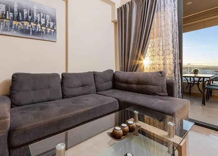 Nikolas Apartament *